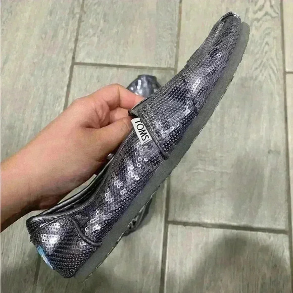 Toms Women’s Size 6.5 Sparkly - Picture 2 of 4